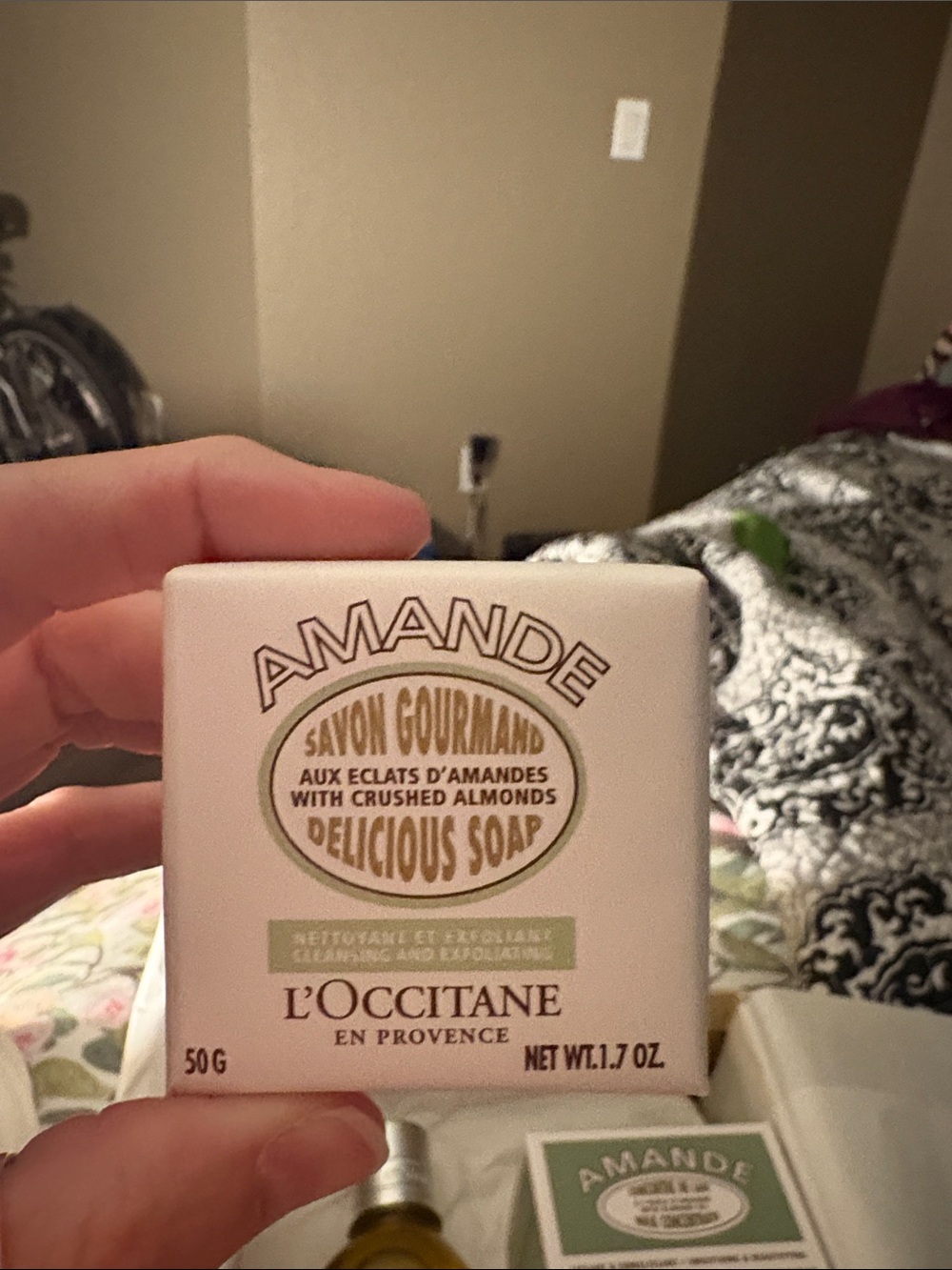 L'OCCITANE Amande Hand & Nail Care Set - Green, White - Picture 2 of 5